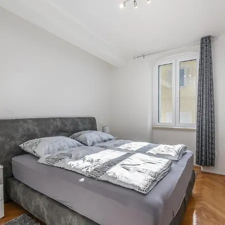 Penthouse Lorena 4* Πόρετς