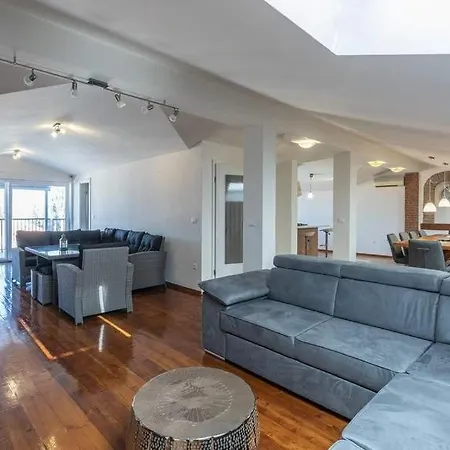Gasthuis Penthouse Lorena *