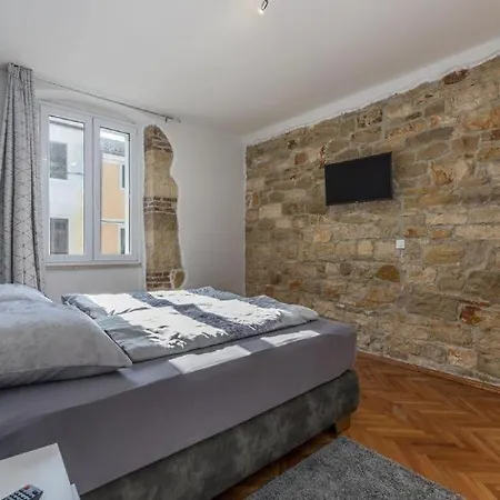 Penthouse Lorena Penzion *