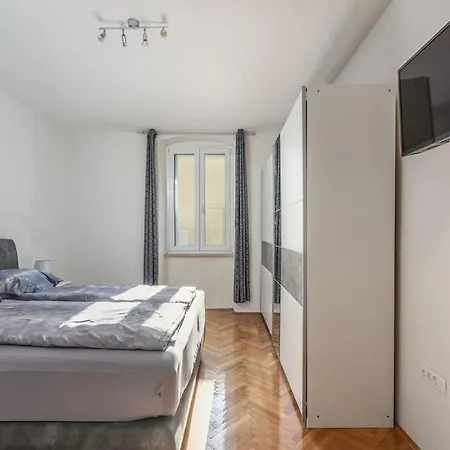 Penthouse Lorena *
