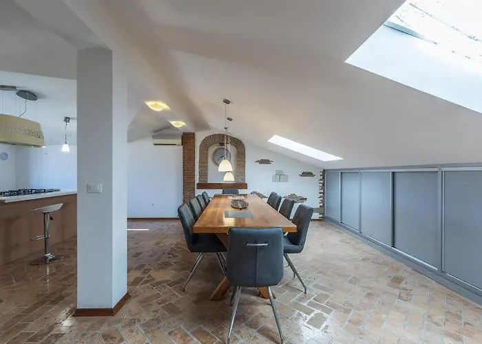 Πανσιόν Penthouse Lorena