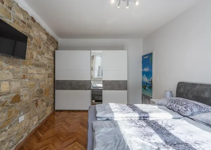 Πανσιόν Penthouse Lorena