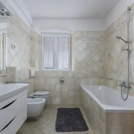 Gostinjska kuća Penthouse Lorena 4*