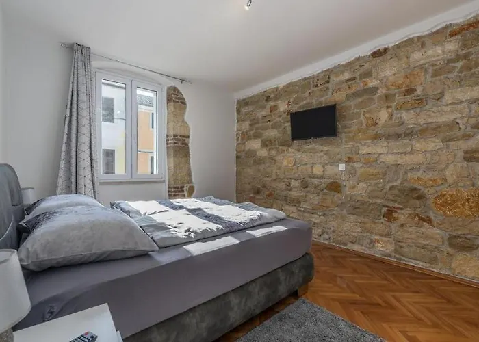 Penthouse Lorena Vendégház 4*